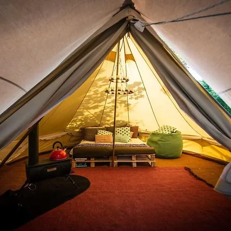 Cosy Wooden Cabin And Bell Tent In Leafy Budapest Budapest