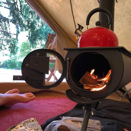 Feriehus Cosy Wooden Cabin And Bell Tent In Leafy Budapest *