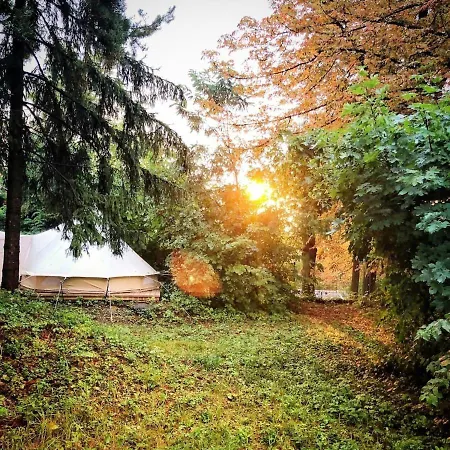 Feriehus Cosy Wooden Cabin And Bell Tent In Leafy Budapest *