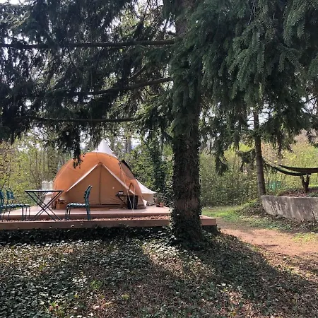 Cosy Wooden Cabin And Bell Tent In Leafy Budapest Feriehus