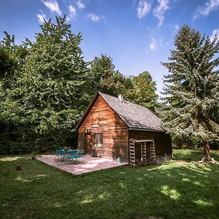 Feriehus Cosy Wooden Cabin And Bell Tent In Leafy Budapest Budapest