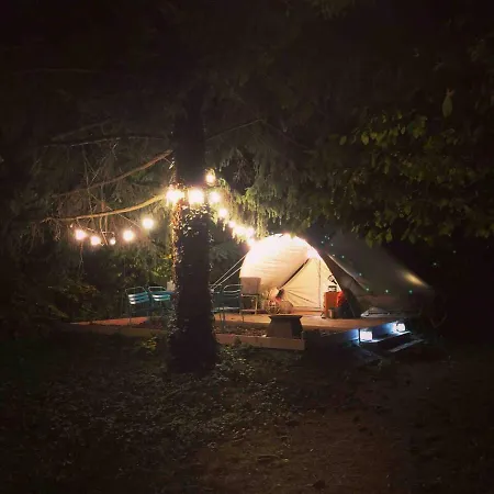 Feriehus Cosy Wooden Cabin And Bell Tent In Leafy Budapest *