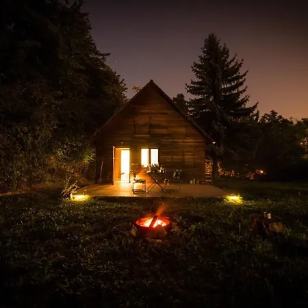 Cosy Wooden Cabin And Bell Tent In Leafy Budapest Feriehus